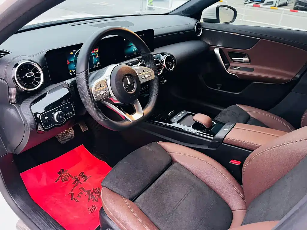 Mercedes-Benz A-Class 2019 A 180 L Sports Sedan купить на сайте DeffCars
