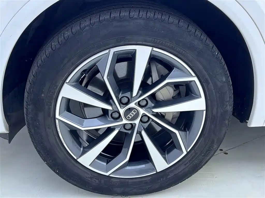 Audi Q5L 2023 40T luxury and dynamic model купить на сайте DeffCars