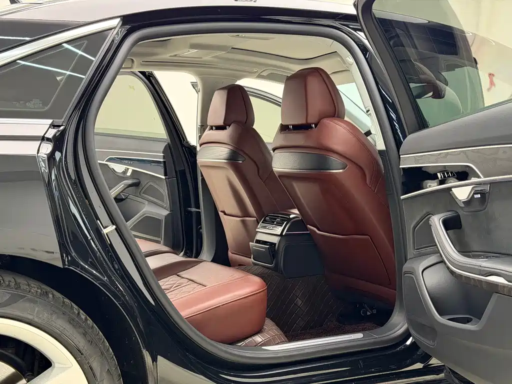 Audi A8 2023 A8L 50 TFSI quattro Premium Selection купить на сайте DeffCars