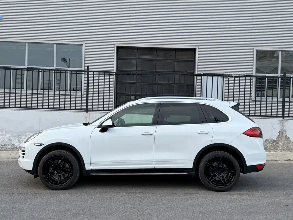 Cayenne 2014 Cayenne Platinum Edition 3.0T купить на сайте DeffCars