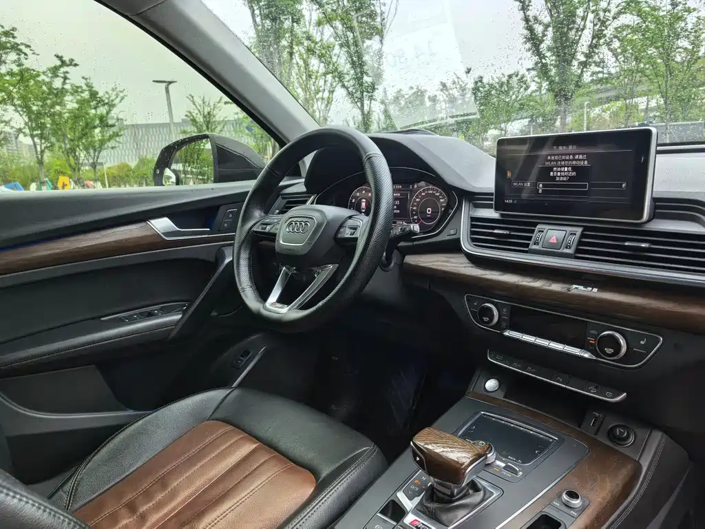 Audi Q5L 2020 40 TFSI enjoys fashionable style купить на сайте DeffCars