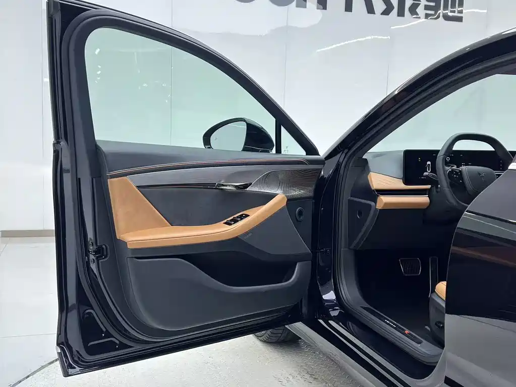 Lantu Chasing Light 2024 PHEV four-wheel drive ultra-long range flagship version купить на сайте DeffCars