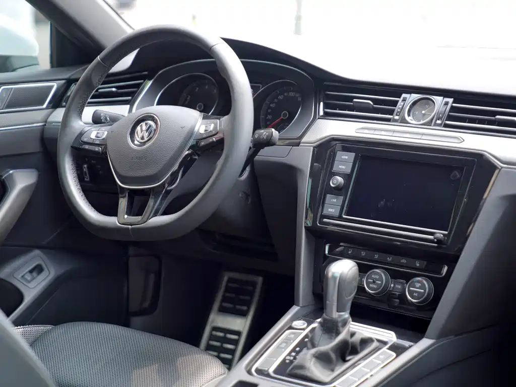 FAW-Volkswagen CC 2019 330TSI Charming Edition National V купить на сайте DeffCars