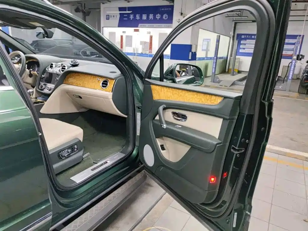 Bentayga 2018 4.0T V8 купить на сайте DeffCars