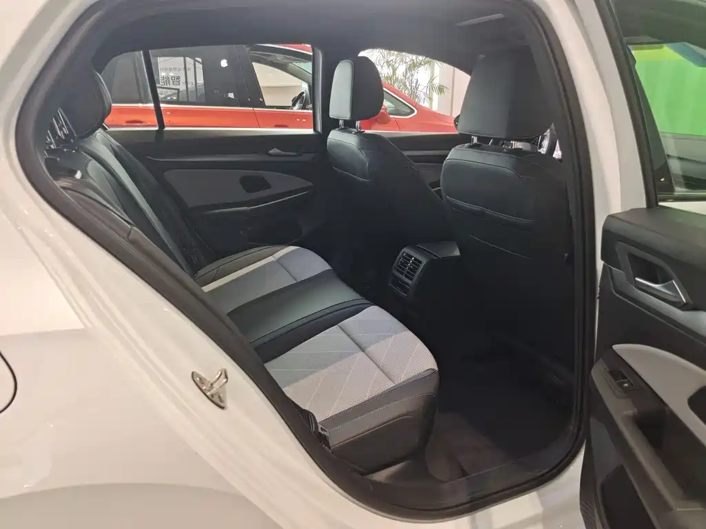 Golf 2025 300TSI R-Line купить на сайте DeffCars