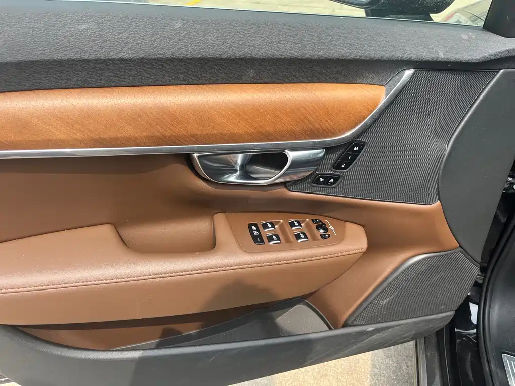 Volvo S90 2025 B5 Zhiyi Luxury Edition купить на сайте DeffCars