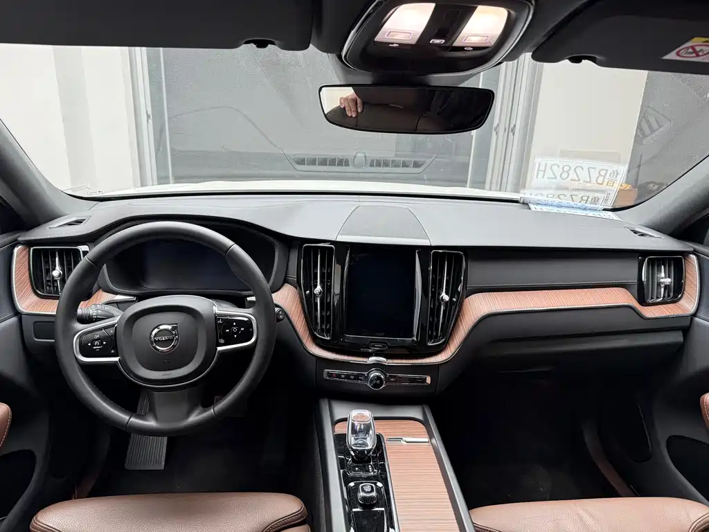 Volvo XC60 2024 B5 four-wheel drive Zhiyuan Deluxe Edition купить на сайте DeffCars