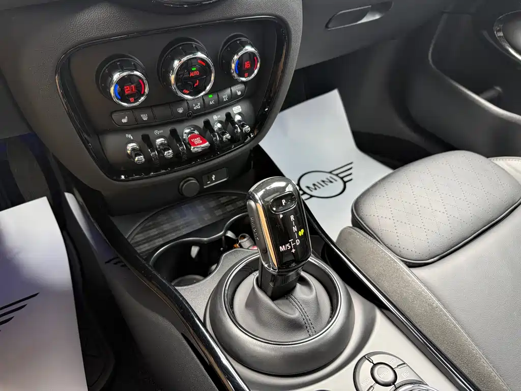 MINI CLUBMAN 2023 2.0T COOPER S Connoisseur купить на сайте DeffCars