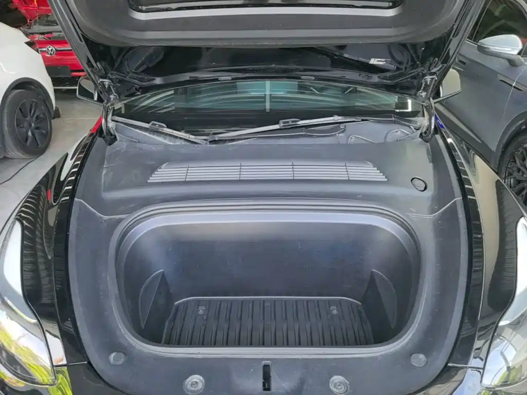Model Y 2023 long-range all-wheel drive version купить на сайте DeffCars