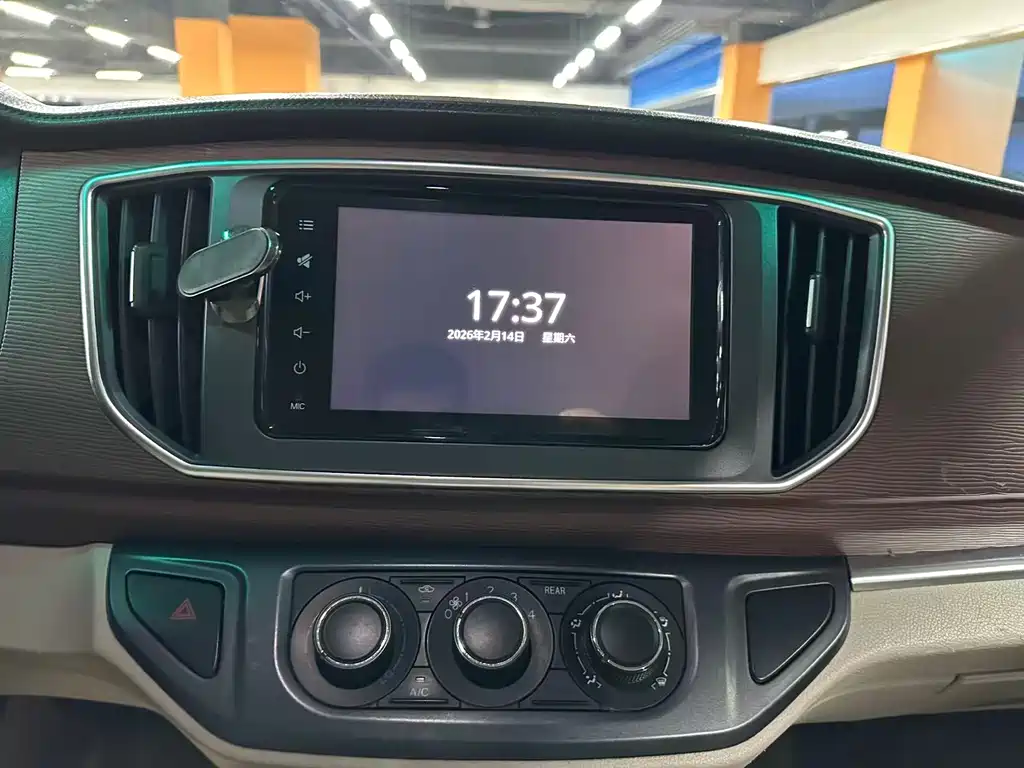 Lingzhi 2018 M5L 1.6L 7-seater luxury model купить на сайте DeffCars