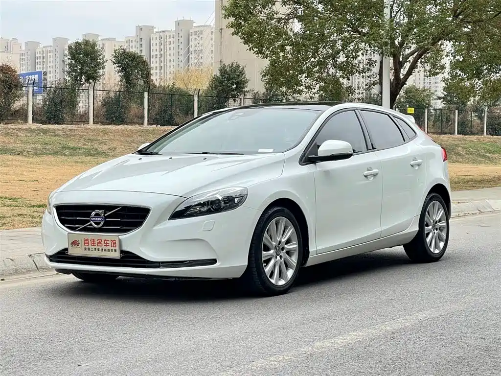 Volvo V40 2016 T3 Zhiya Edition купить на сайте DeffCars