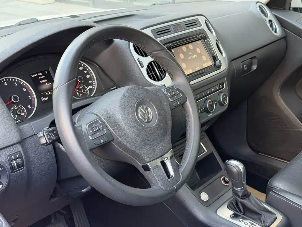 Tiguan 2016 300TSI automatic two-wheel drive luxury version купить на сайте DeffCars