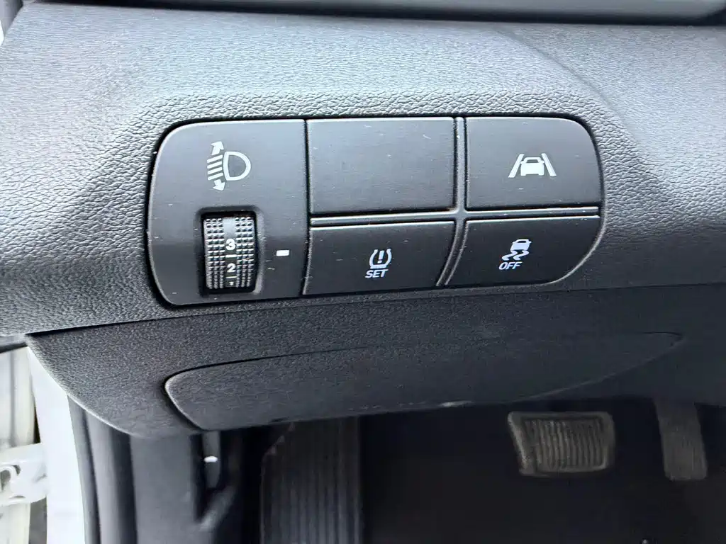 Elantra 2021 1.5L CVT LUX Premium Edition купить на сайте DeffCars