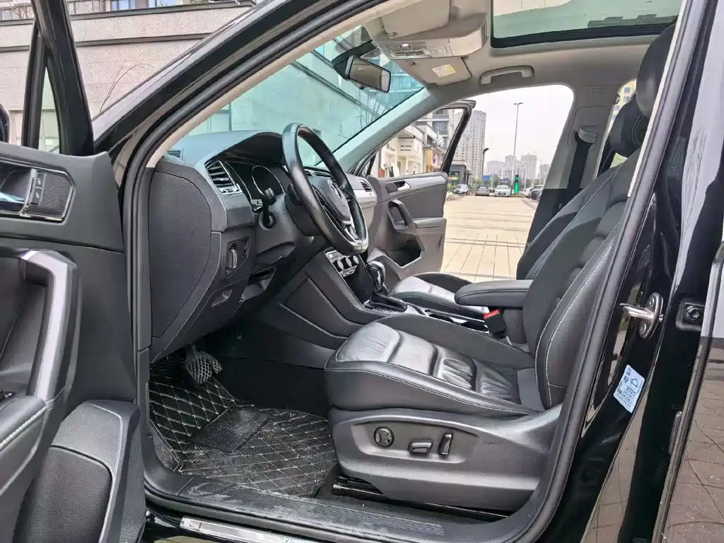 Tiguan L 2020 330TSI automatic two-wheel drive panoramic comfort version National VI купить на сайте DeffCars