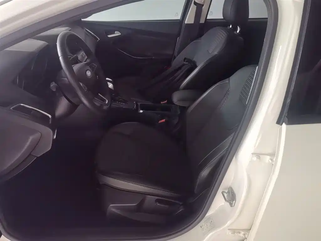 Focus 2018 sedan classic 1.6L automatic stylish smart mobility version купить на сайте DeffCars