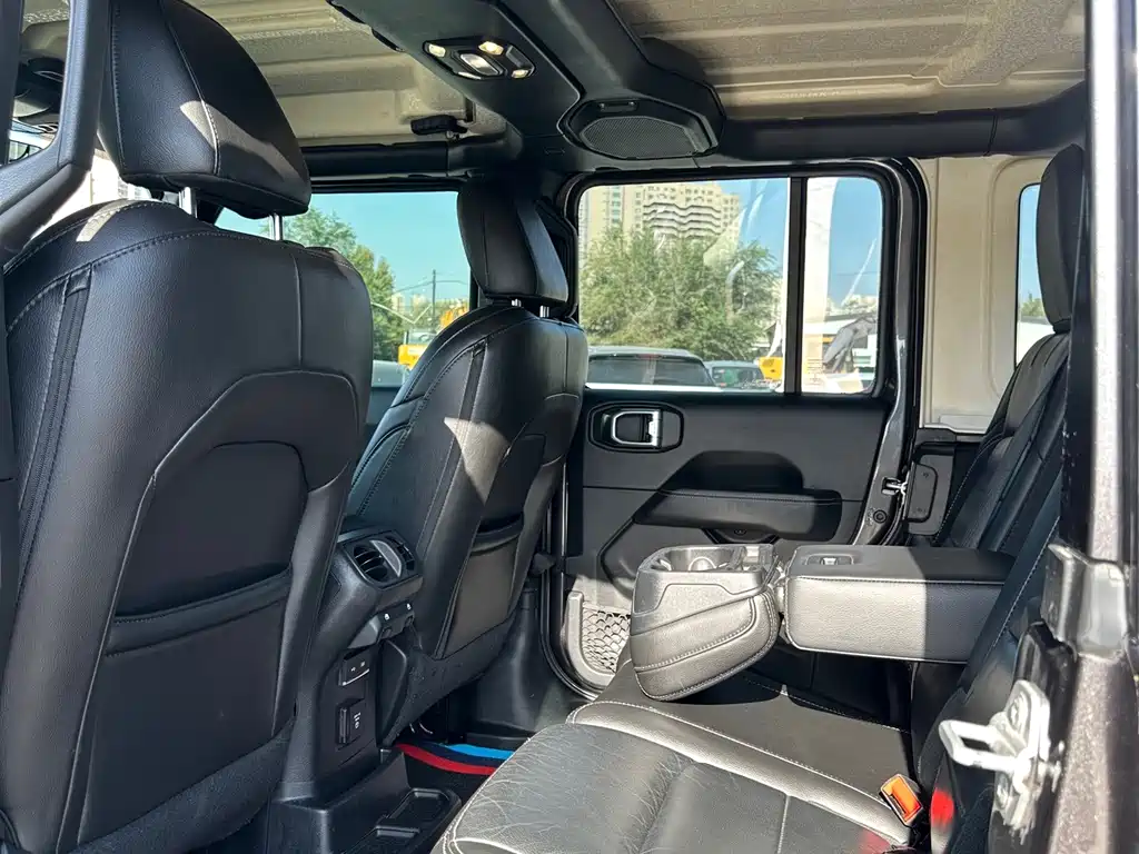 Wrangler 2019 2.0T Sahara four-door version National V купить на сайте DeffCars
