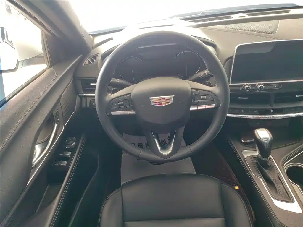 Cadillac CT4 2021 28T Fashion Model купить на сайте DeffCars