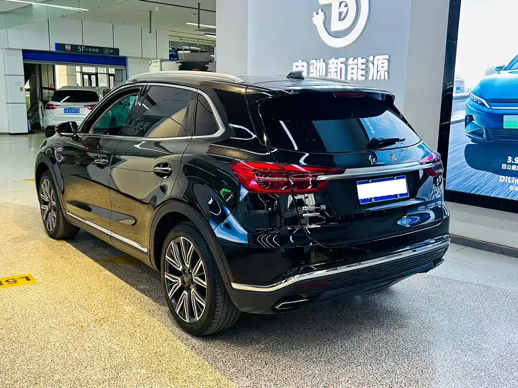 Hongqi HS5 2022 facelift 2.0T Zhilian Qixiang four-wheel drive version купить на сайте DeffCars