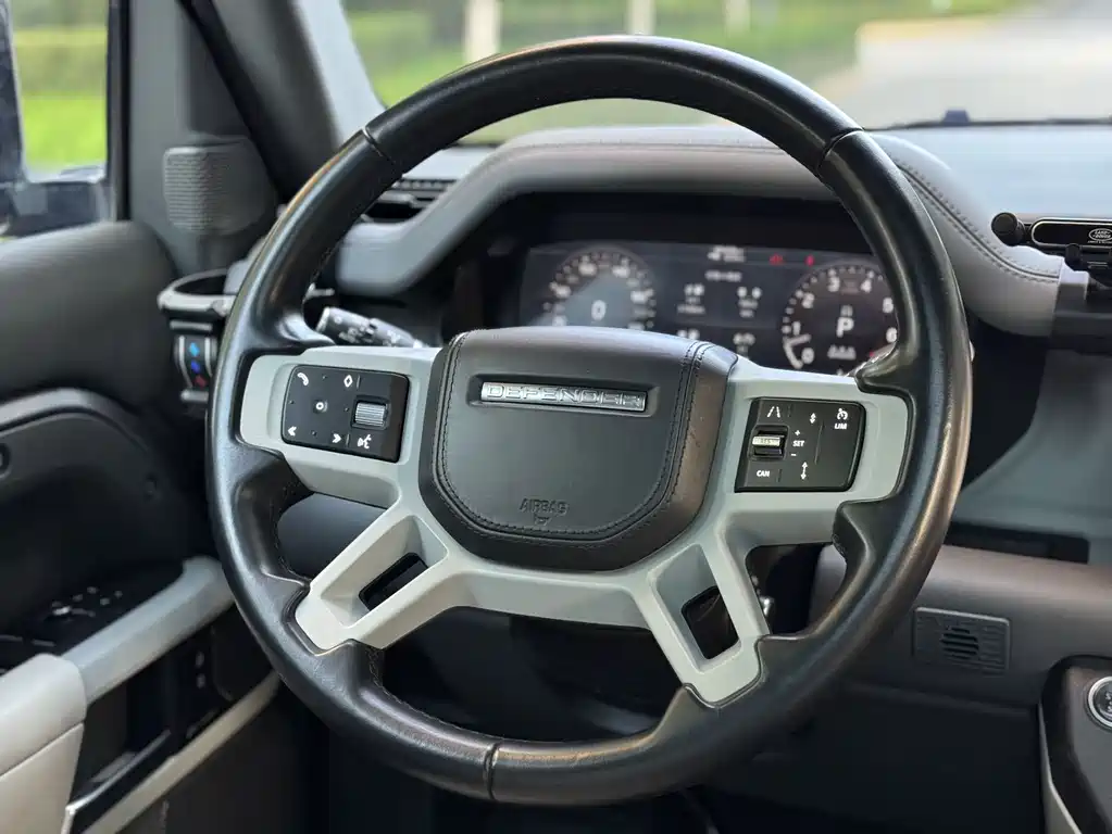 Land Rover Defender 2023 110 3.0T P400 X-DYNAMIC HSE купить на сайте DeffCars