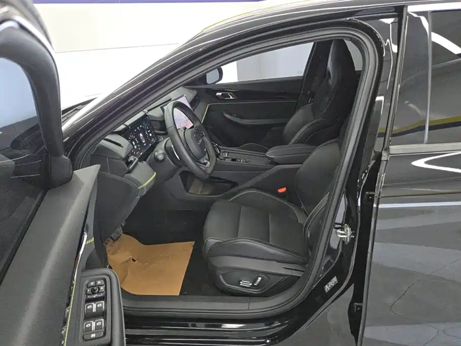 Lynk & Co 03 2023 1.5TD DCT Pro купить на сайте DeffCars