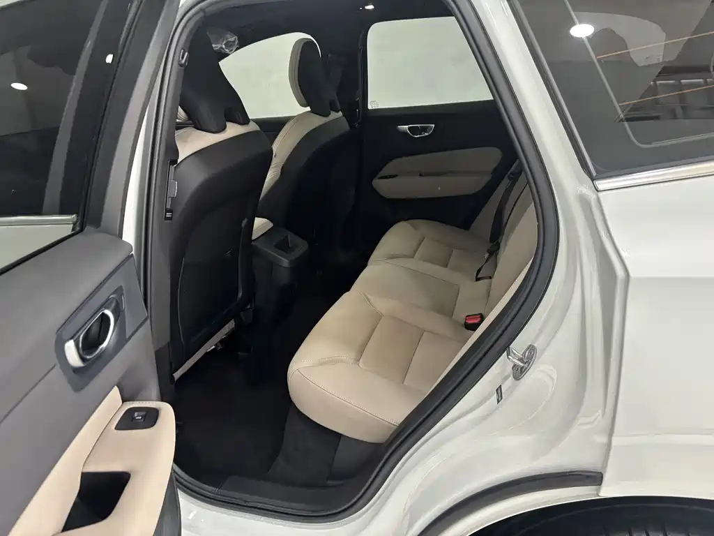 Volvo XC60 2026 B5 four-wheel drive Zhiyuan Sports Edition купить на сайте DeffCars