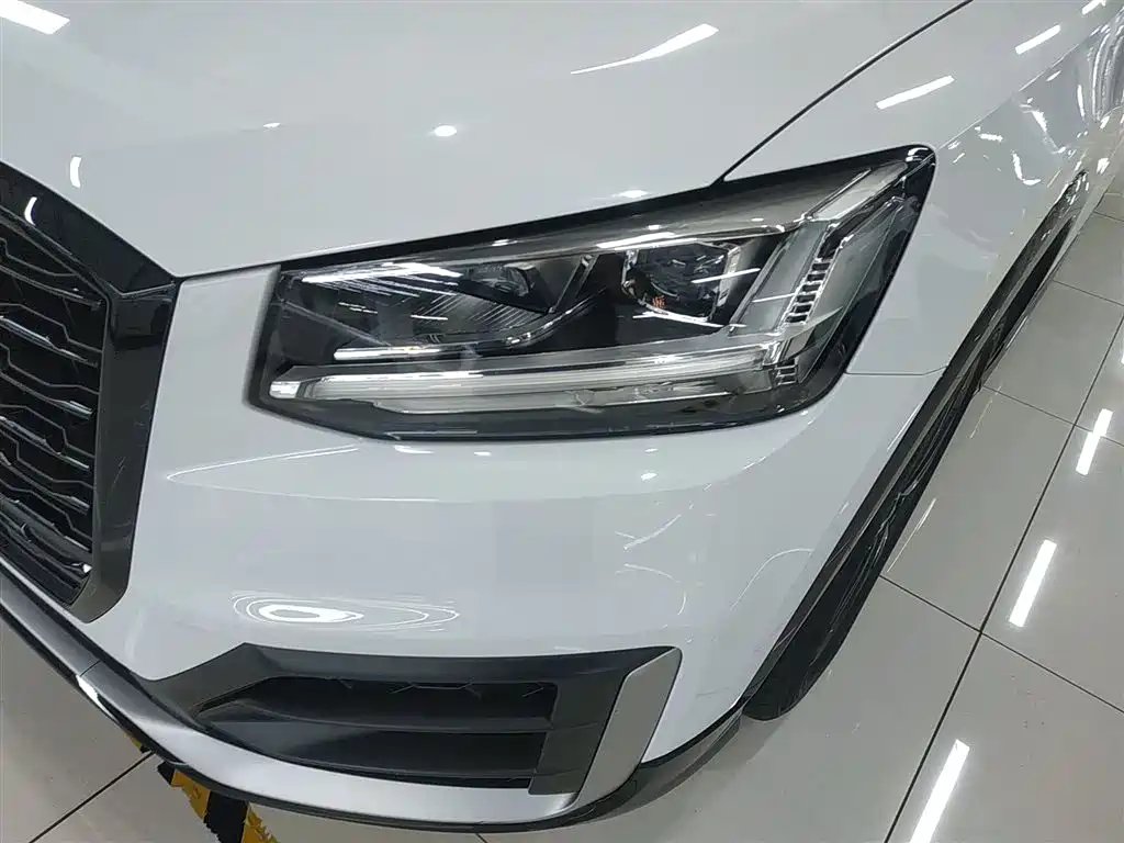 Audi Q2L 2018 35 TFSI launches exclusive version, National VI купить на сайте DeffCars
