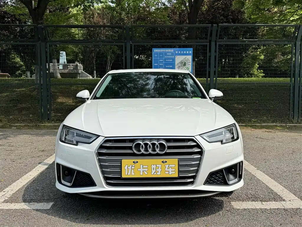 Audi A4L 2018 30th Anniversary Model 40 TFSI Fashion Model купить на сайте DeffCars