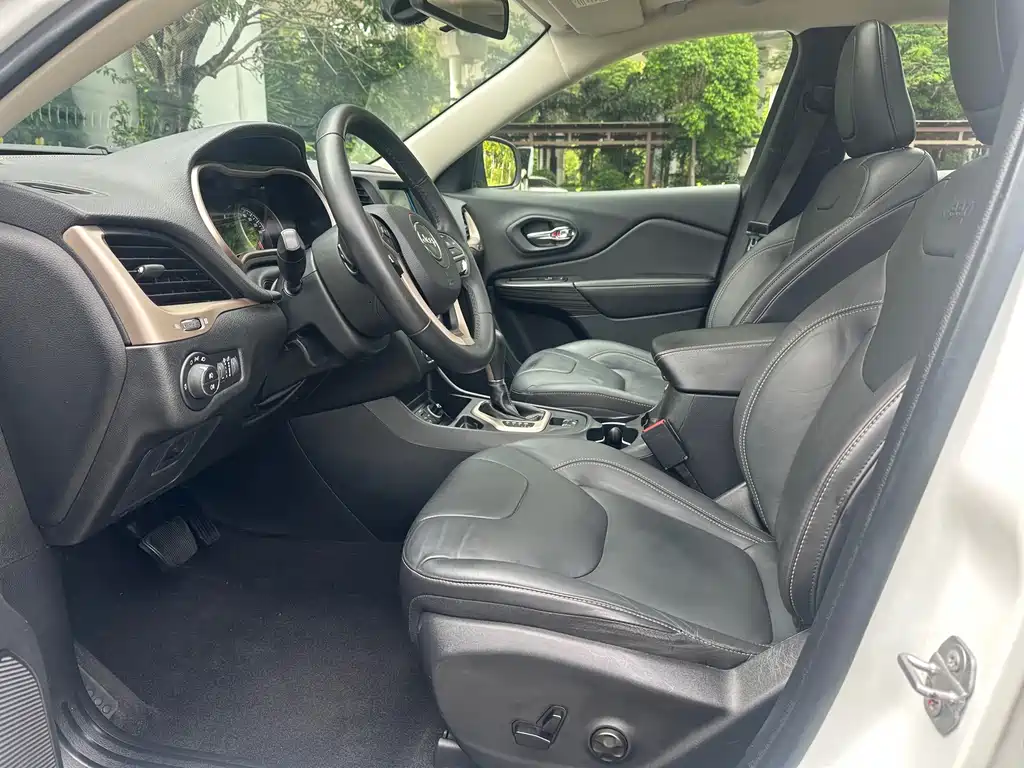 Cherokee (Китай) 2016 2.0L Superior Edition купить на сайте DeffCars