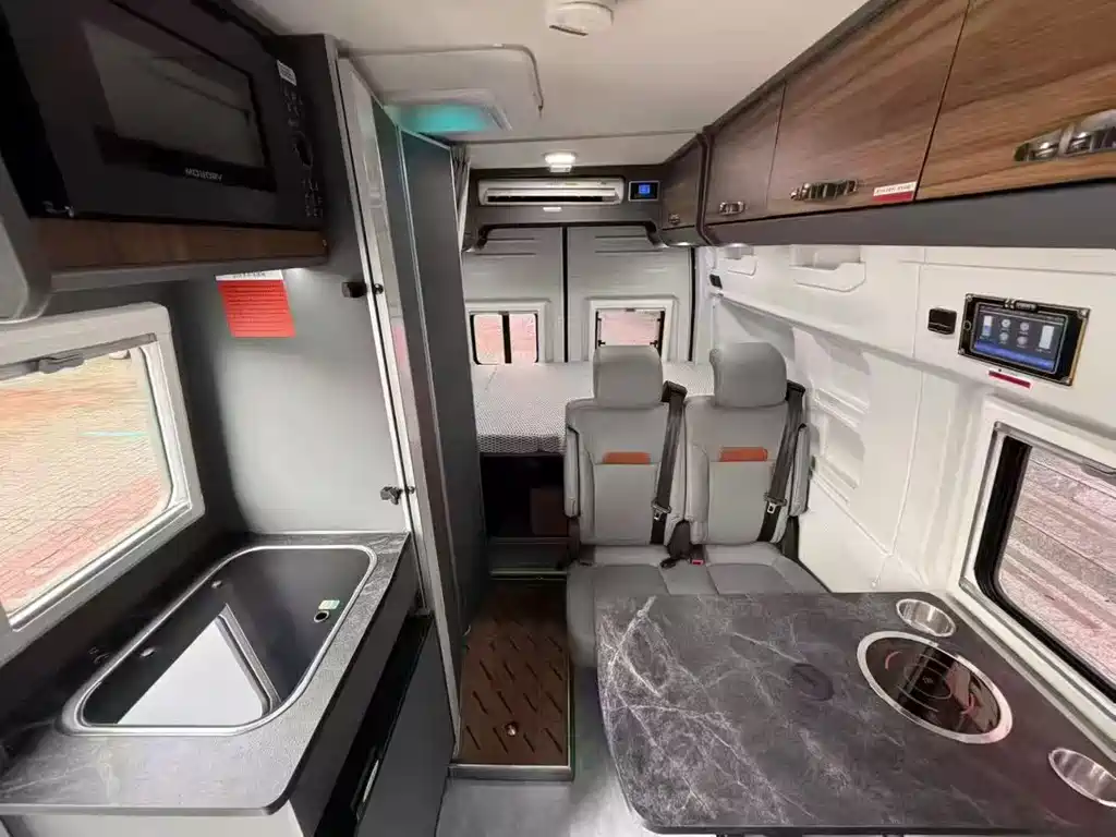 Jiangling Fushun 2024 Business Operation Modified Vehicle 2.0T Automatic Business Deluxe Edition 10 Seats купить на сайте DeffCars