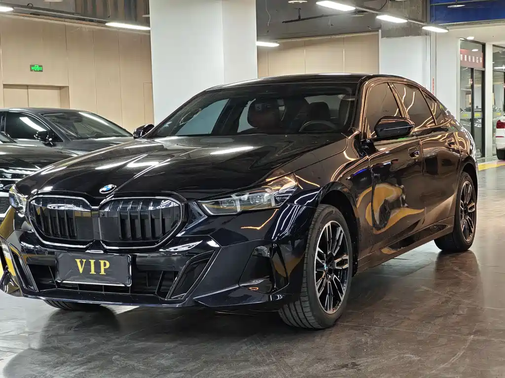 BMW 5 Series 2025 530Li Leading M Sports Package купить на сайте DeffCars