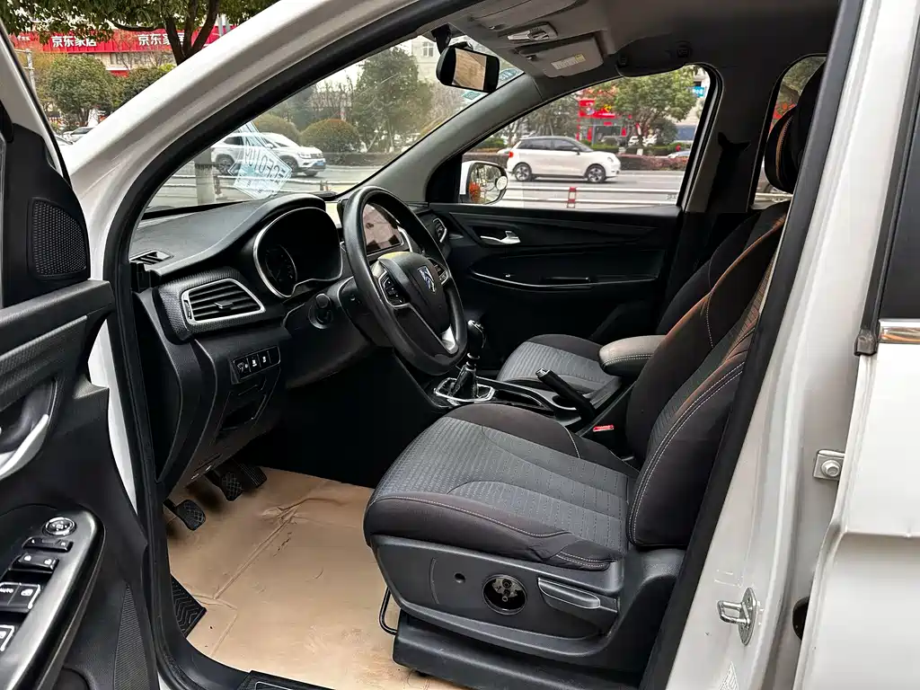 Baojun 730 2019 1.5L manual fashion 7 seats National V купить на сайте DeffCars