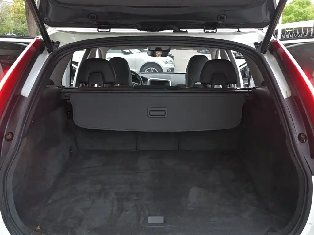 Volvo XC60 2017 T5 AWD Zhiyuan upgraded version купить на сайте DeffCars