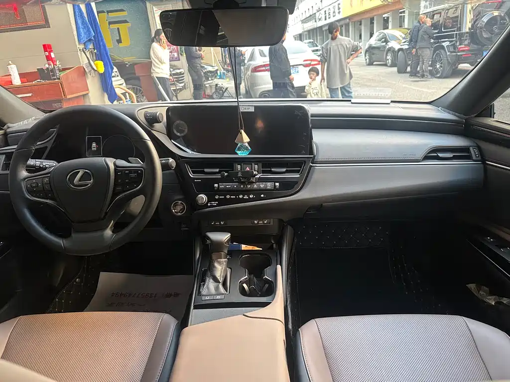 Lexus ES 2022 300h Excellence Edition купить на сайте DeffCars
