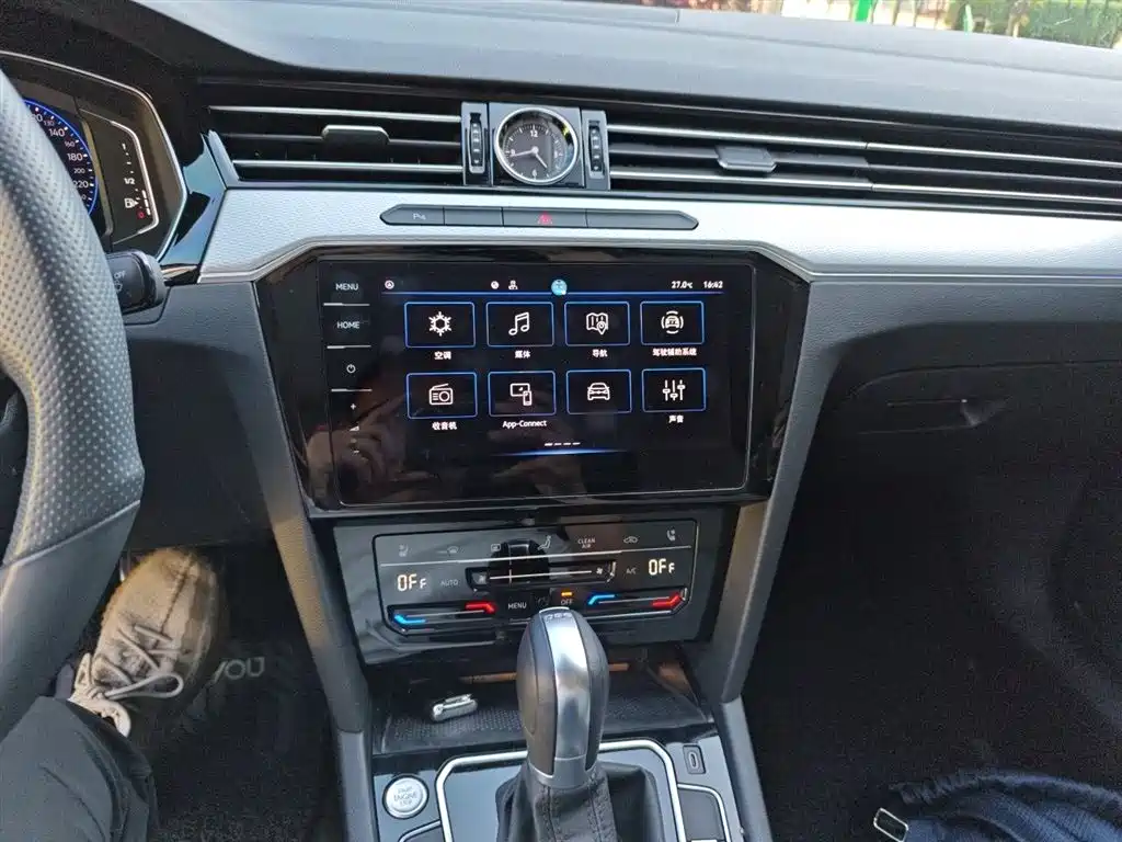 Magotan 2023 2 million commemorative edition 330TSI DSG luxury model купить на сайте DeffCars