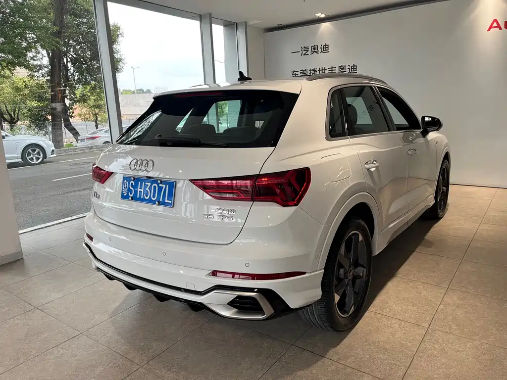 Audi Q3 2024 35 TFSI Fashionable and Dynamic купить на сайте DeffCars