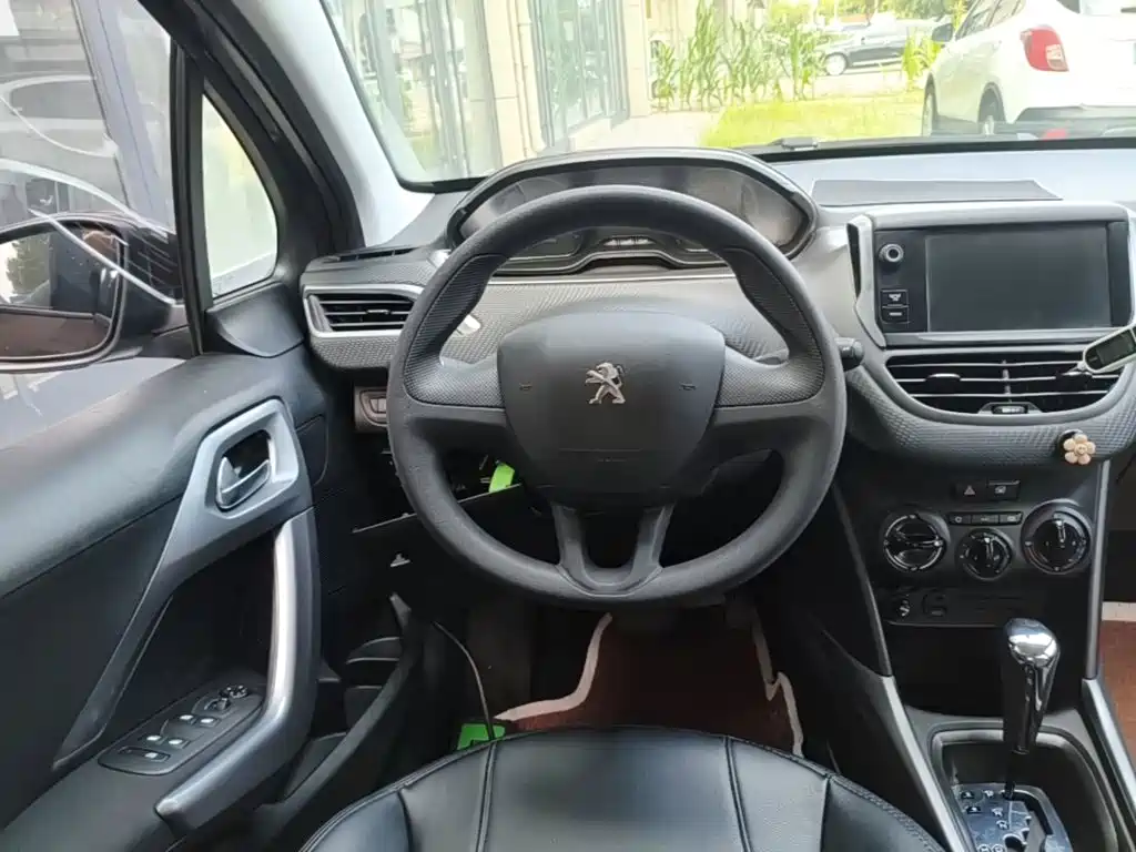 Peugeot 2008 2014 1.6L automatic trendy version купить на сайте DeffCars