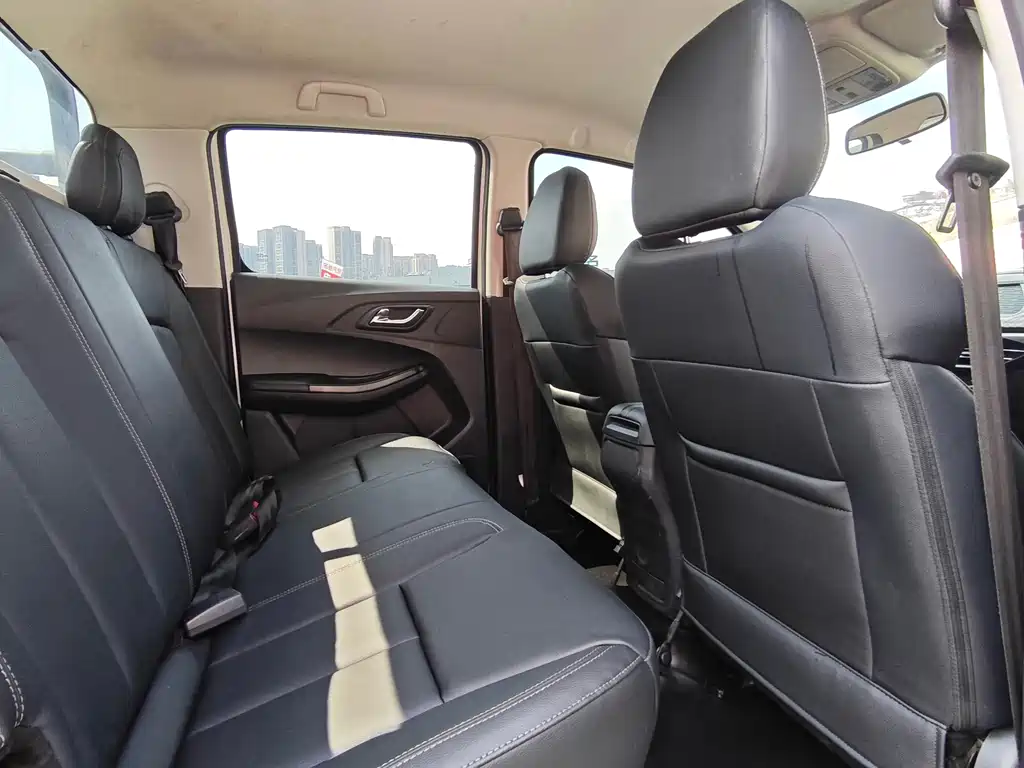 Baodian 2023 2.5T diesel two-wheel drive comfort version standard axle JX4D25A6L купить на сайте DeffCars