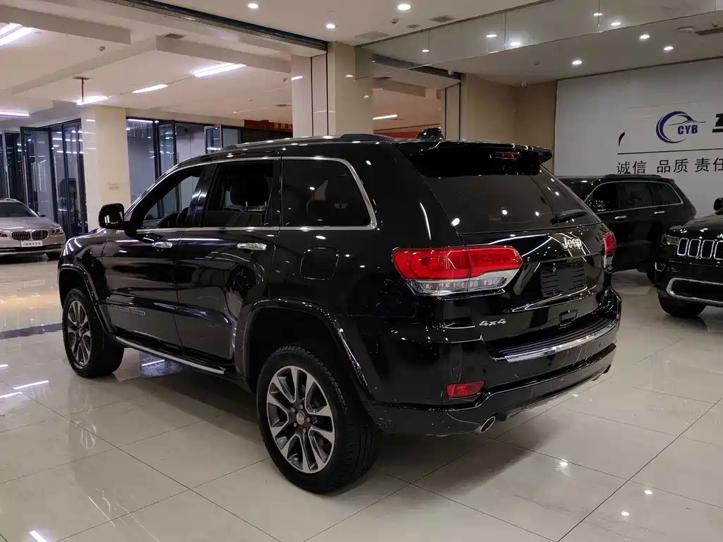 Grand Cherokee Import 2017 3.6L Luxury Navigation Edition купить на сайте DeffCars