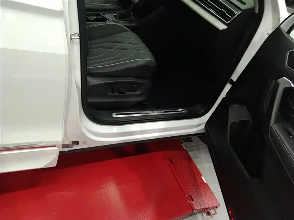 Tiguan L 2024 330TSI automatic two-wheel drive R-Line version купить на сайте DeffCars