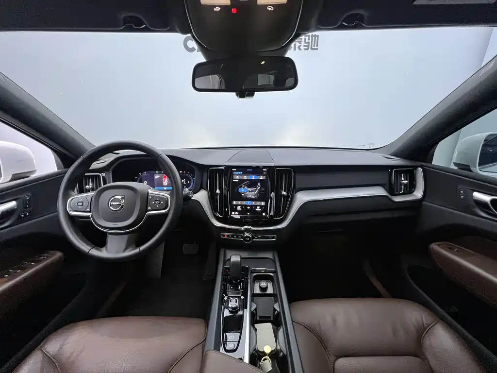 Volvo XC60 2023 B5 four-wheel drive Zhiyi Luxury Edition купить на сайте DeffCars