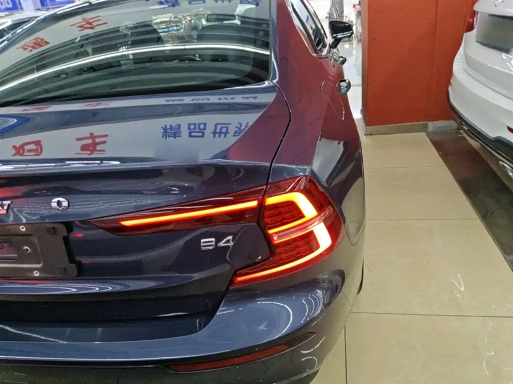 Volvo S60 2023 B4 Zhiyi Luxury Edition купить на сайте DeffCars