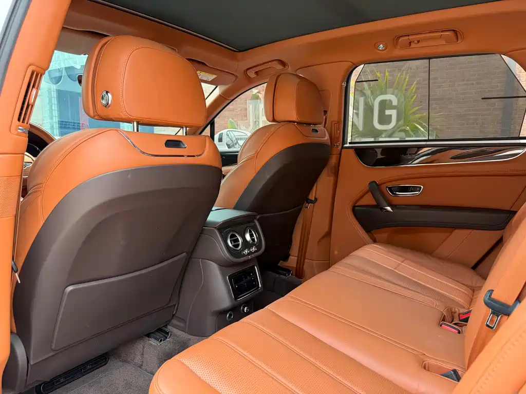 Bentayga 2018 4.0T V8 купить на сайте DeffCars