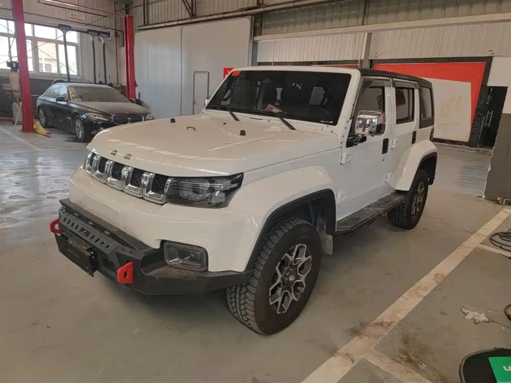 Beijing Off-Road BJ40 2019 PLUS 2.3T Automatic Four-wheel Drive Exclusive Edition National VI купить на сайте DeffCars