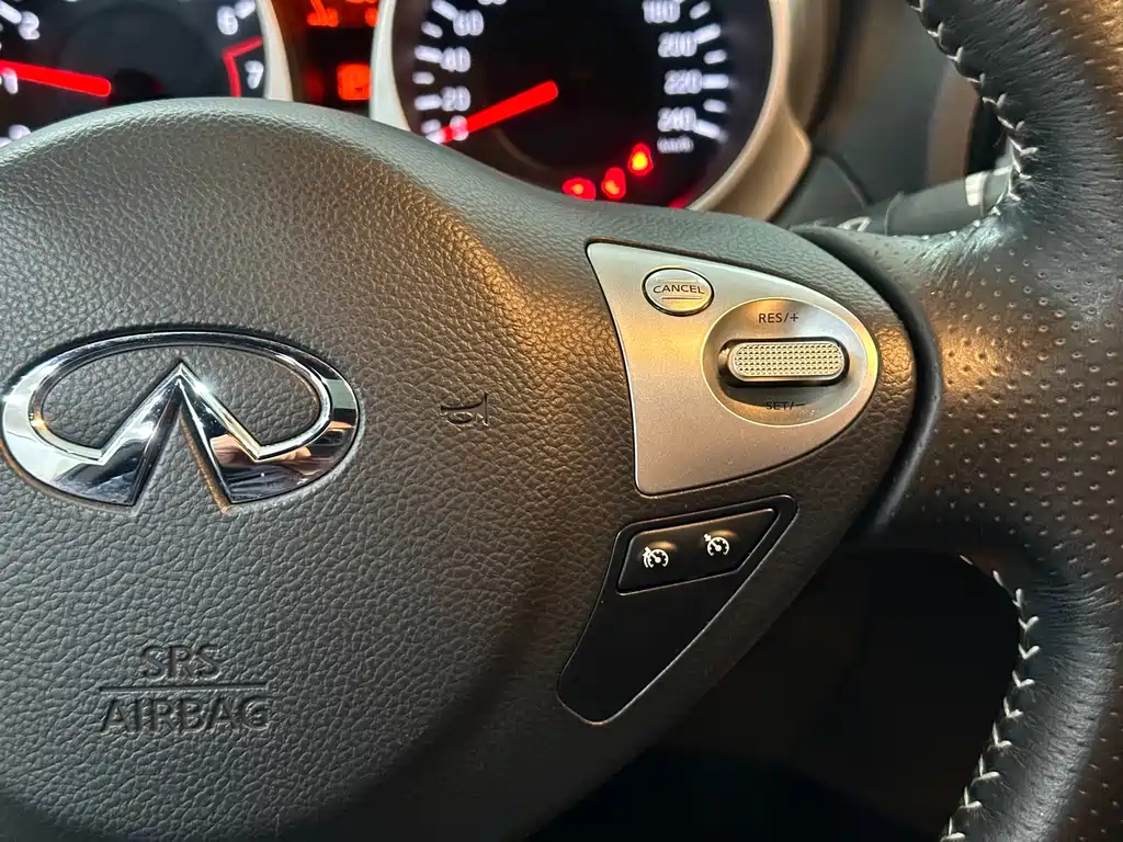 Infiniti ESQ 2014 1.6L Straightforward Edition купить на сайте DeffCars
