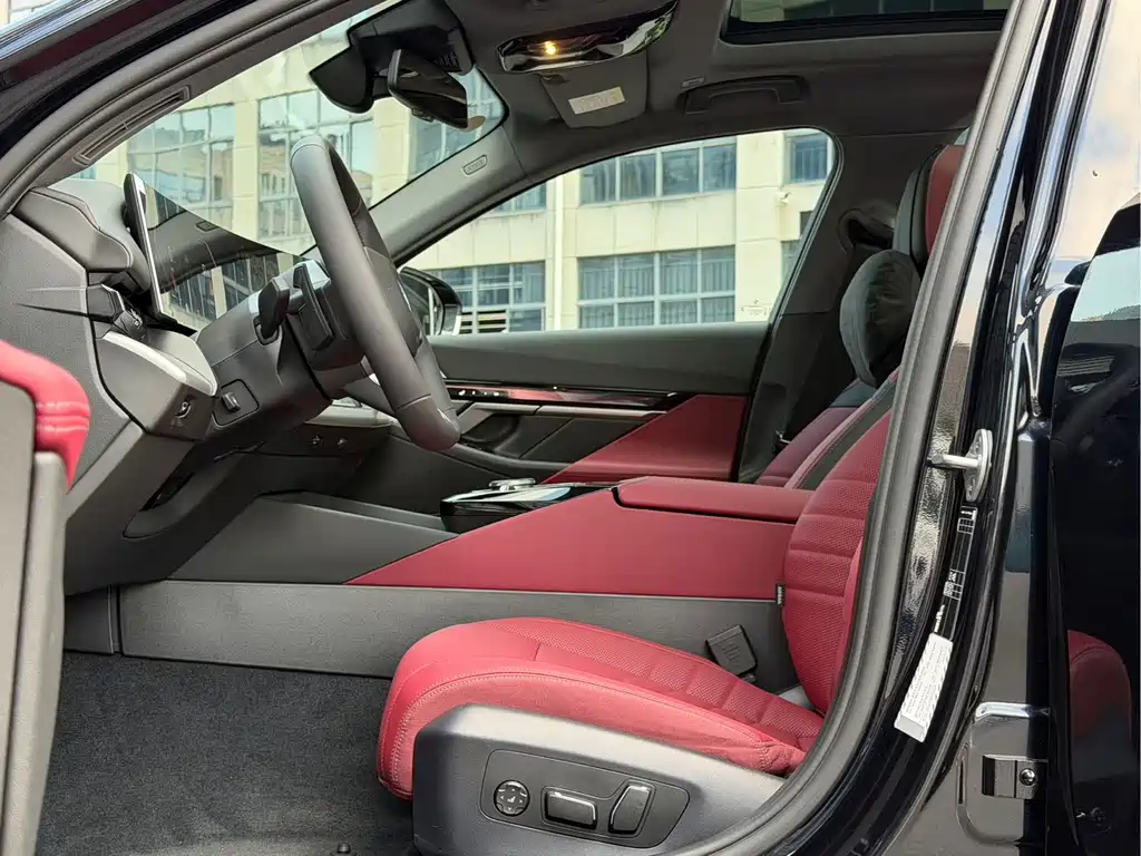 BMW 5 Series 2026 530Li Leading M Sports Package купить на сайте DeffCars