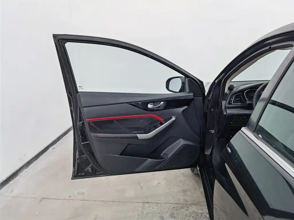 Venucia D60 2019 1.6L XL Manual Intelligent Link Elite Edition купить на сайте DeffCars