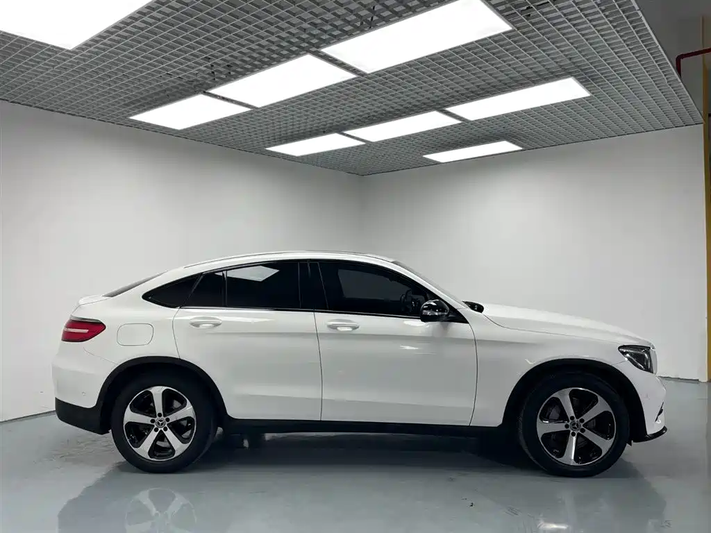 Mercedes-Benz GLC Coupe 2017 GLC 200 4MATIC Coupe SUV купить на сайте DeffCars