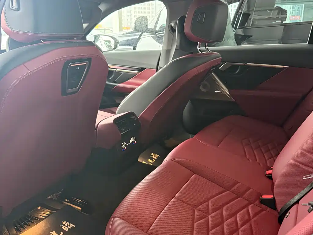 BMW 5 Series 2024 530Li Exclusive M Sports Package купить на сайте DeffCars