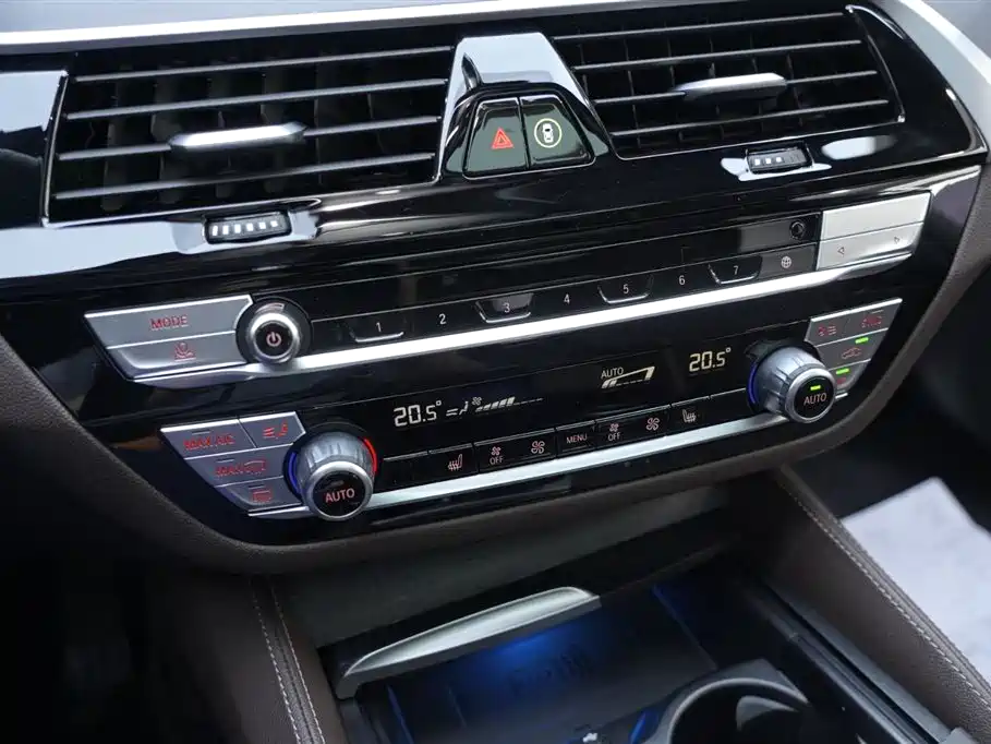 BMW 5 Series New Energy 2022 Model 2 535Le M Sports Package купить на сайте DeffCars