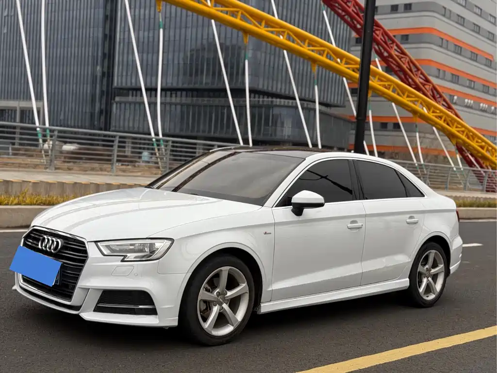 Audi A3 2018 30th Anniversary Limousine 35 TFSI Fashion купить на сайте DeffCars